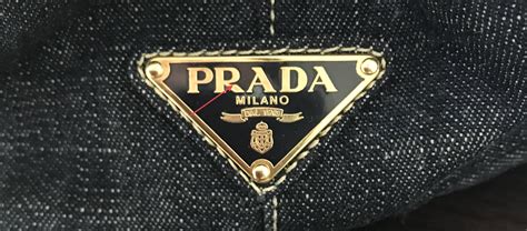 prada 偽物 ロゴ